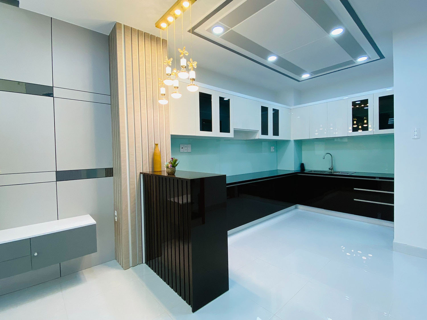 Mở bán 4 căn nhà 3 lầu tkế Singapore, full n.thất, mới 100%, hẻm ôtô Nguyễn Văn Lượng-gần City Land